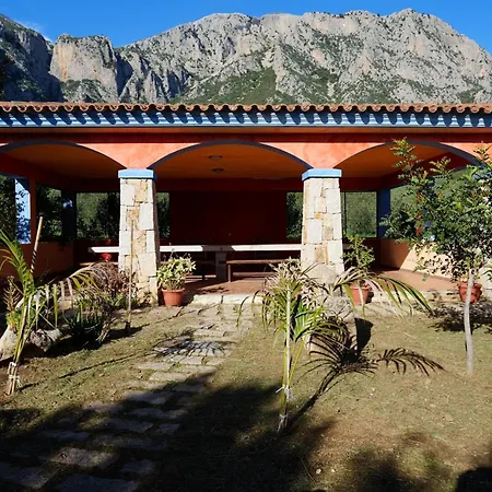 With Stunning Views To The Mountains 5km From The Vila *