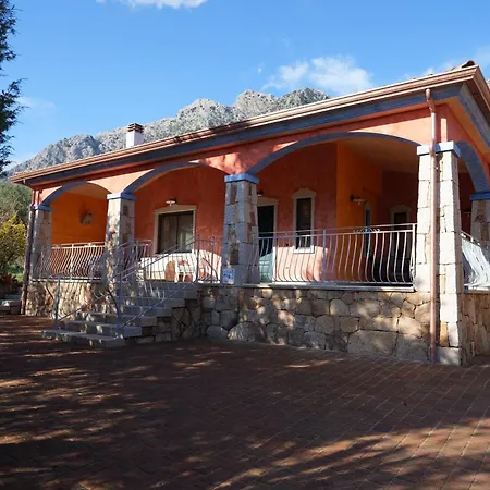 With Stunning Views To The Mountains 5km From The Siniscola