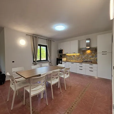 With Stunning Views To The Mountains 5km From The Vila *