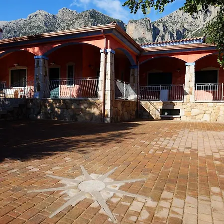 וילה With Stunning Views To The Mountains 5km From The סיניסקולה