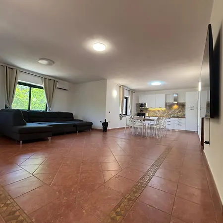 With Stunning Views To The Mountains 5km From The Vila *