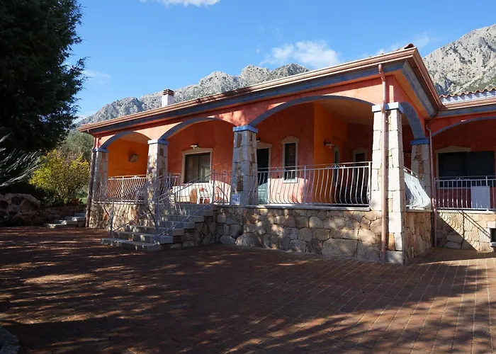 With Stunning Views To The Mountains 5km From The Siniscola