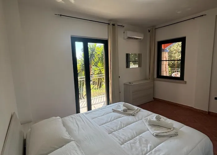 With Stunning Views To The Mountains 5km From The Villa Siniscola